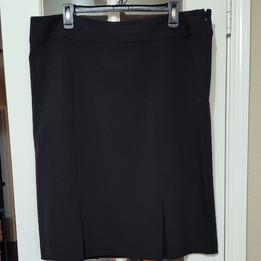 Black Label by Evan Picone - Classic Black Pencil Skirt, Size 16